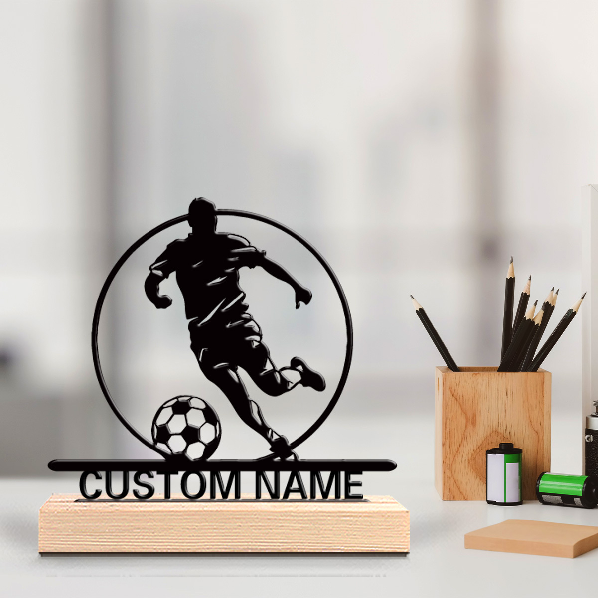 Office Furniture And Design - カスタムサッカー選手メタル像（名前入り）、木製台座付きテーブルデコレーション、サッカーファンへのギフト、誕生日/祝日/自宅/オフィス装飾